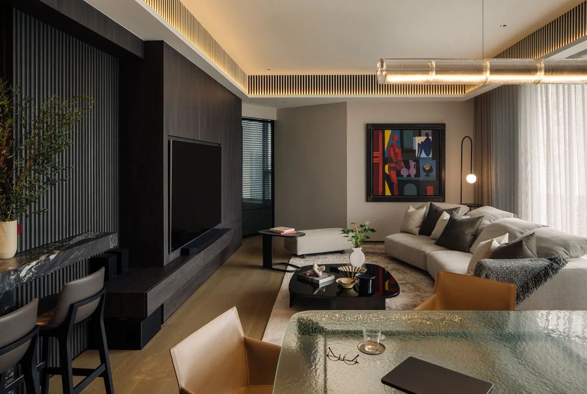An ergonomic sofa featuring patented memory foam with adjustable backrests from Edra presides over the living area