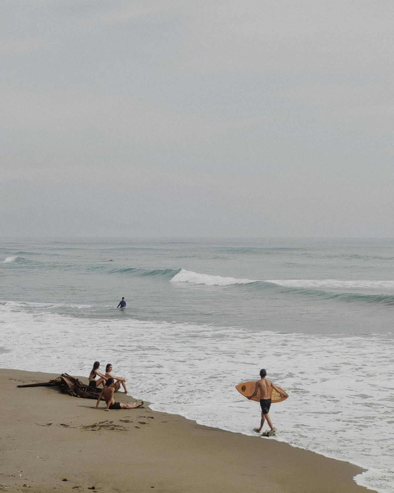 By the coast in Baler, Aurora (Photo: Kristian/Pexels)