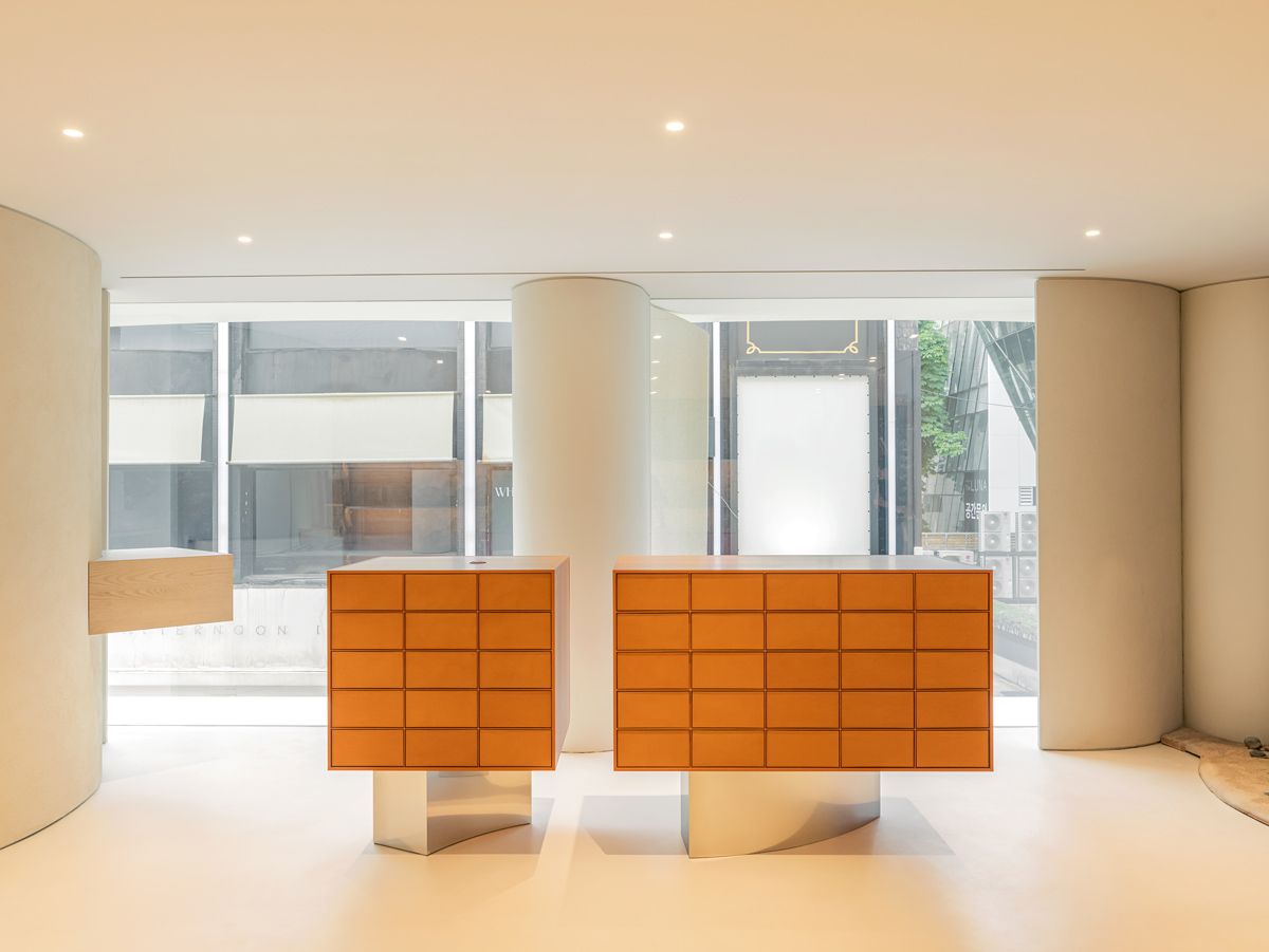Korean architect Jonghwan Baek had envisioned the Seoul store as an “architectural extension” of the brand