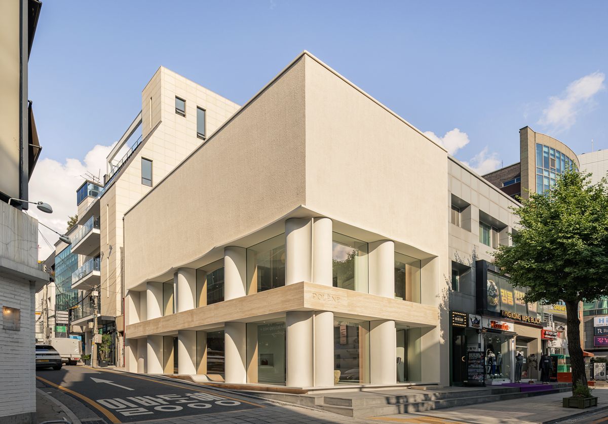 The boutique occupies a corner plot in Gangnam and sports a soft spin on brutalism conceptualised by Korean architect Jonghwan Baek