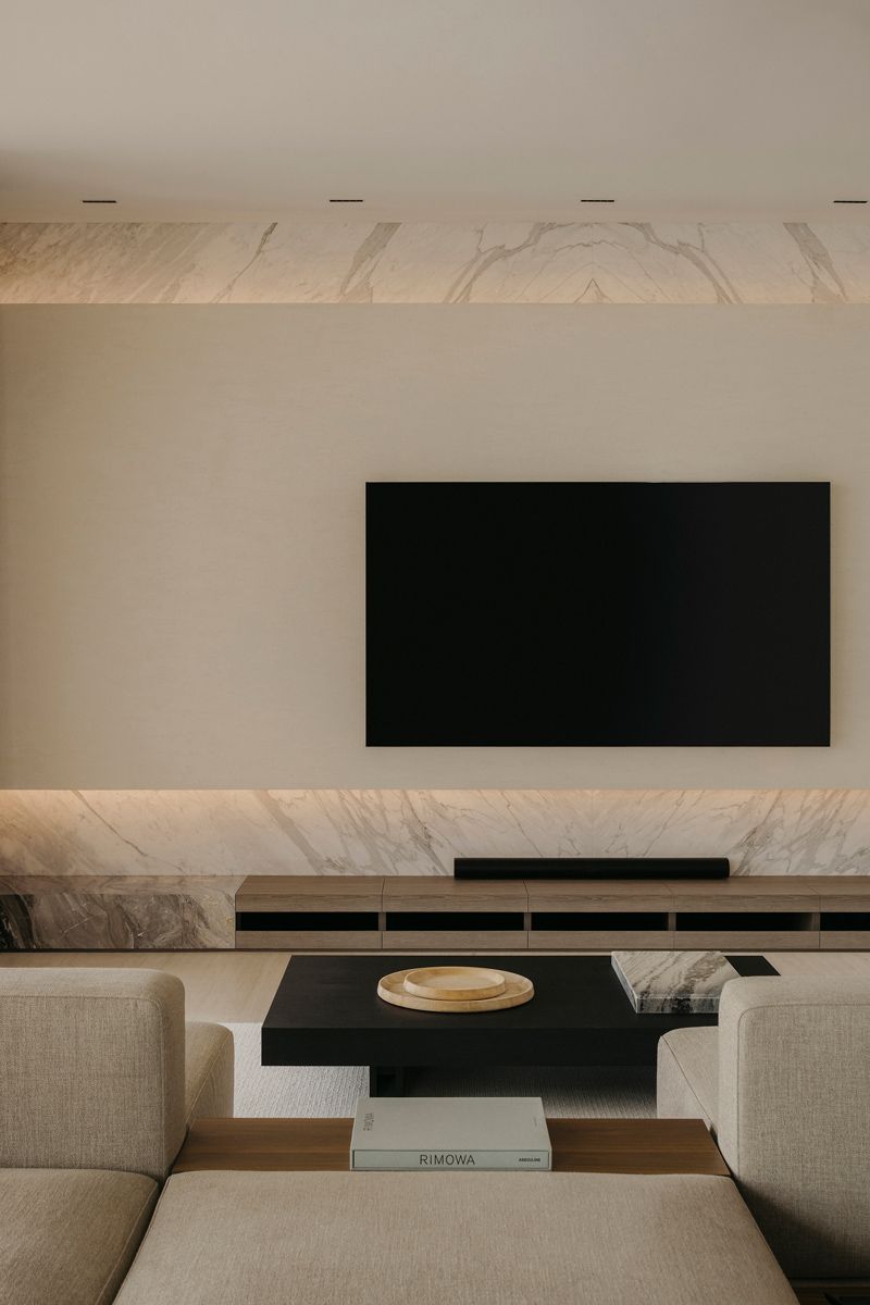 Subtly veined marble adds a visual interest in the light-coloured material palette