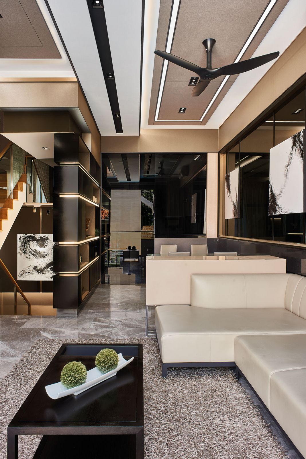 The design elements are set in a linear arrangement to draw the eye into the home