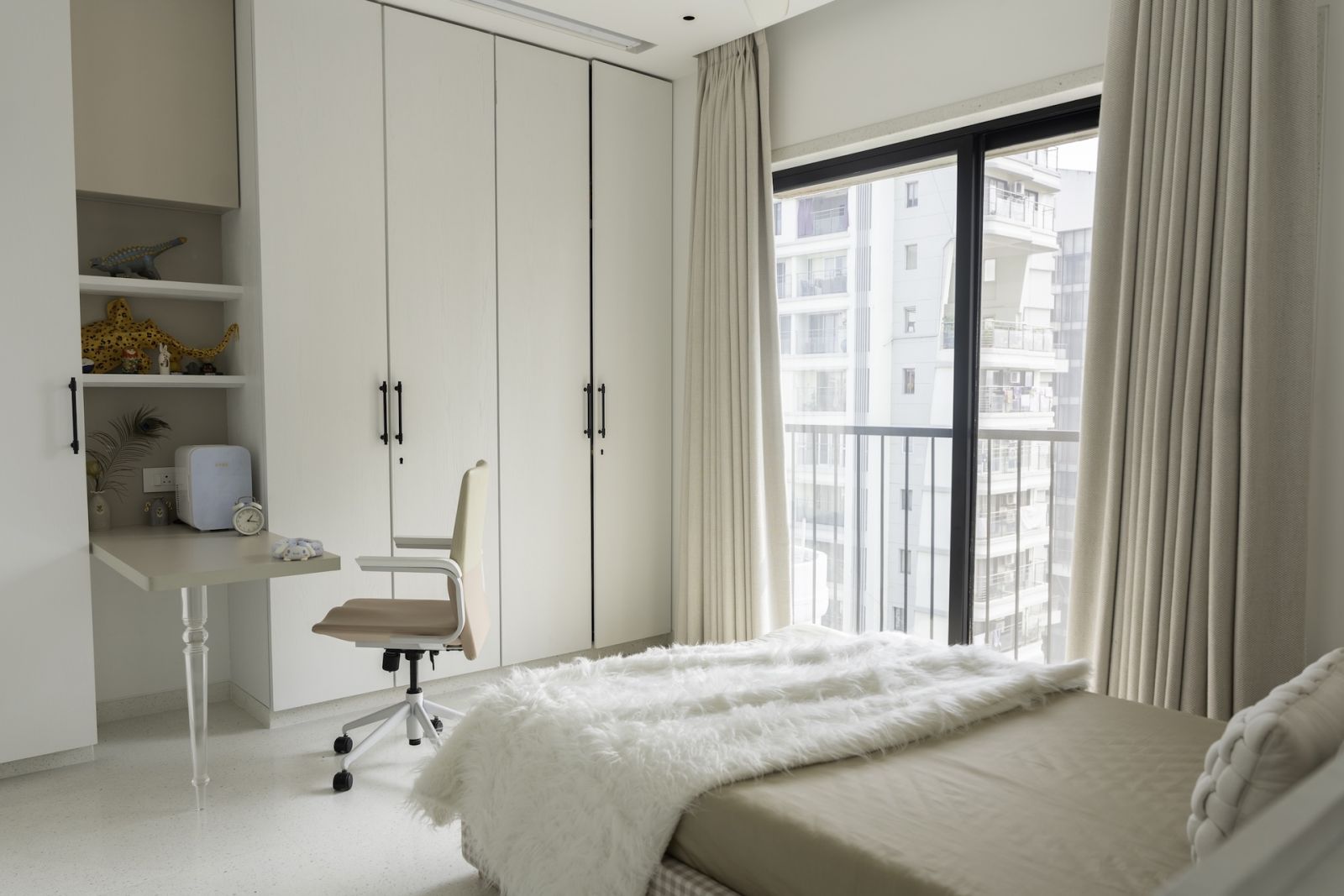 A bedroom in a Mumbai, India family home (Photo: Arjun Kalwankar)