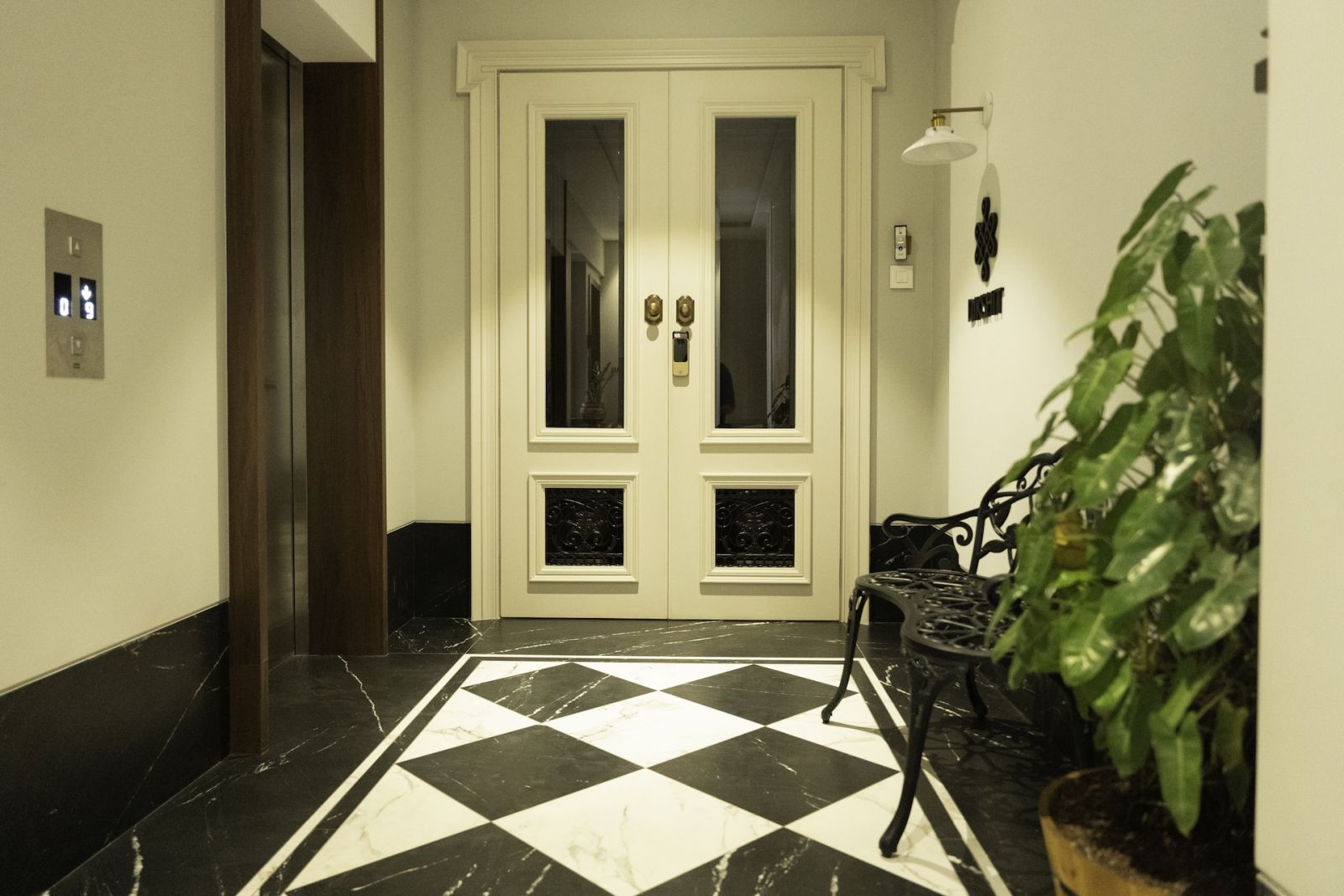 The foyer of a Mumbai, India family home (Photo: Arjun Kalwankar)