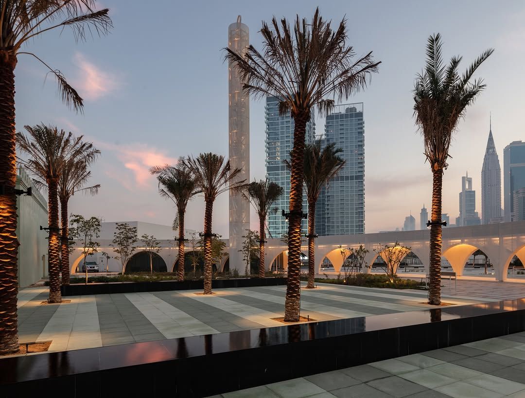 The spacious courtyard with inviting seating areas under the palm trees (Photo: Instagram / @waiwaidesign)