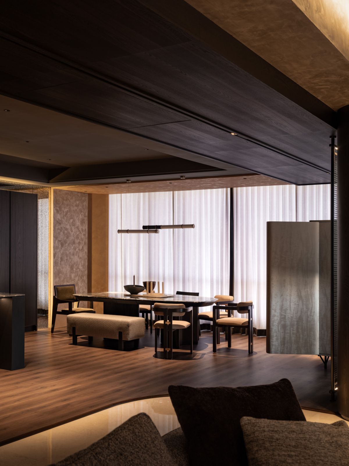 The dining area orchestrates material contrast and spatial proportion