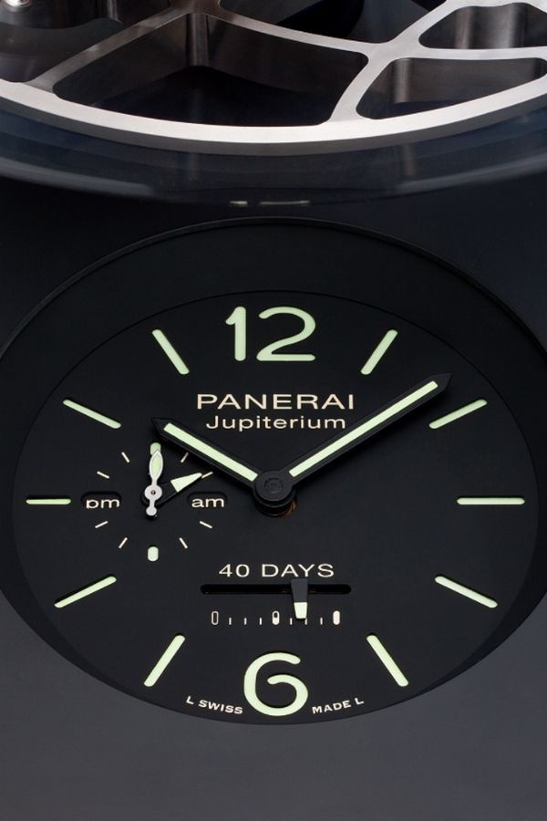 The dial of the Panerai Jupiterium