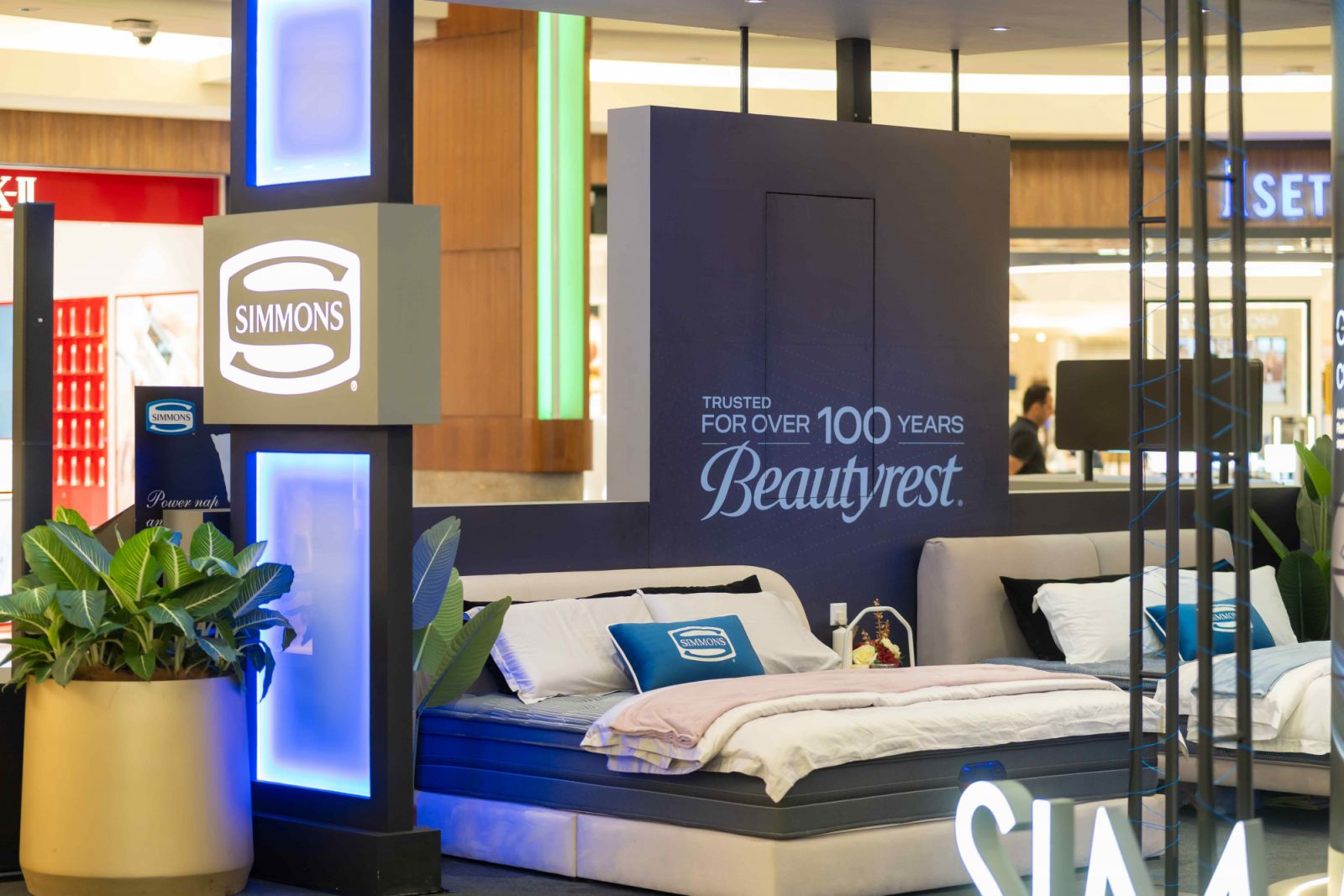 The Beautyrest mattresses contain individual Pocketed Coil springs that work independently to provide quality undisturbed sleep, showcasing unsurpassed motion separation