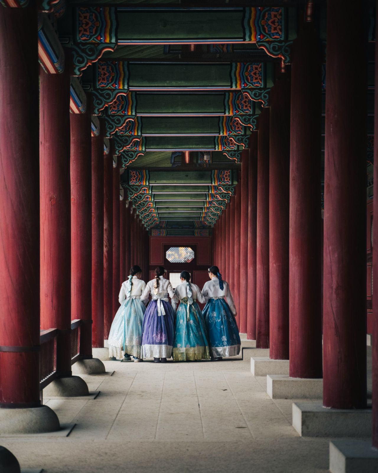 There are many opportunities to try on a traditional hanbok in Seoul, South Korea (Photo: Jet Dela Cruz/Unsplash)