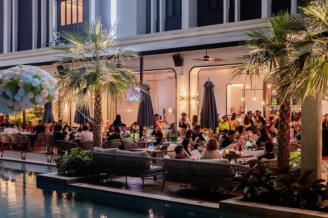 The poolside vibes of Senses Bar, Penang (Image: Iconic Marjorie Hotel)