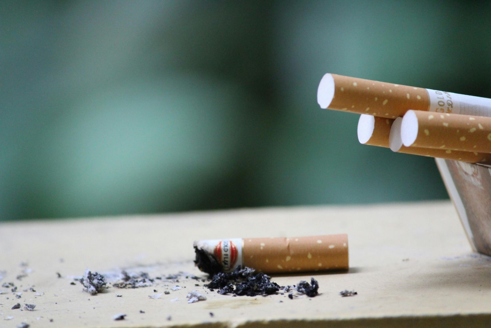 A close-up photo of a finished cigarette (Photo: Pexels.com/BasilMK)