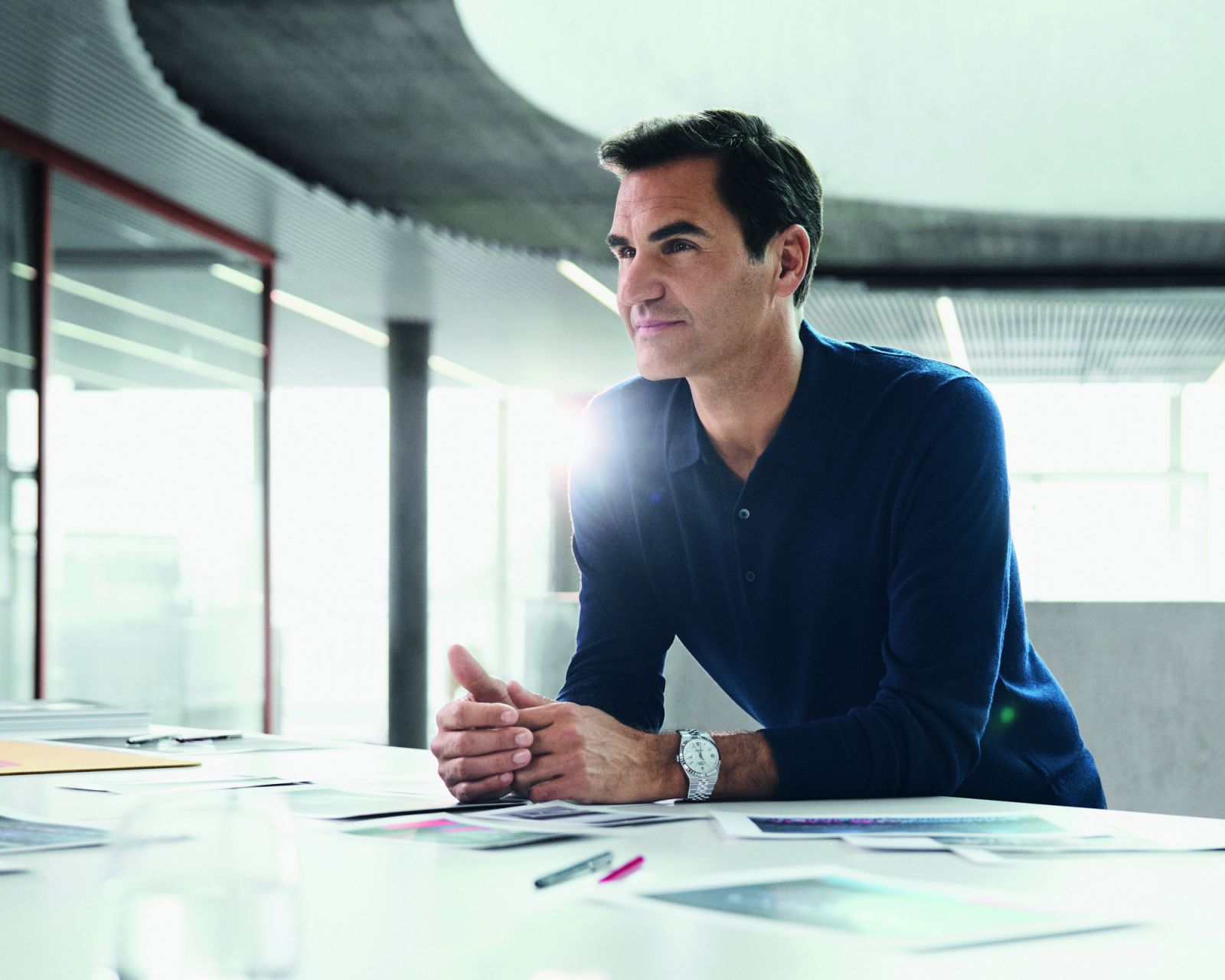 Roger Federer wears a Land-Dweller 40 in a
white Rolesor version.