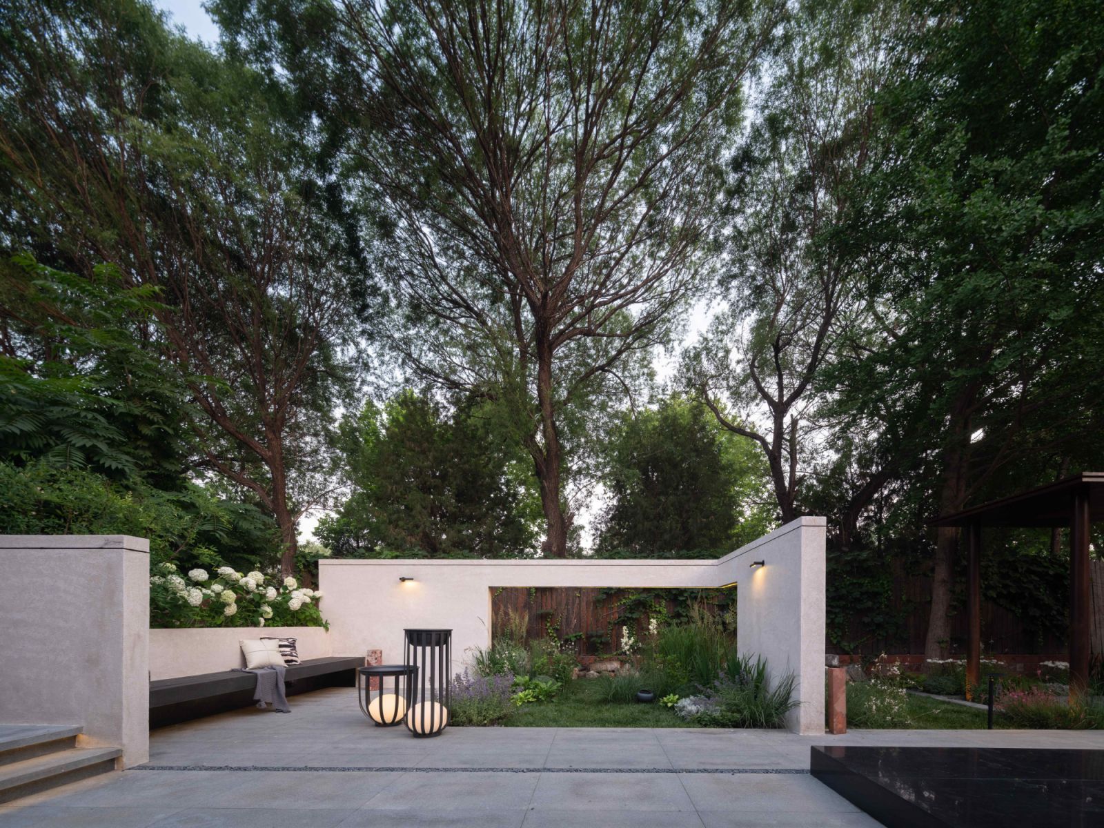 Space-defining garden walls and stepped stone tile areas