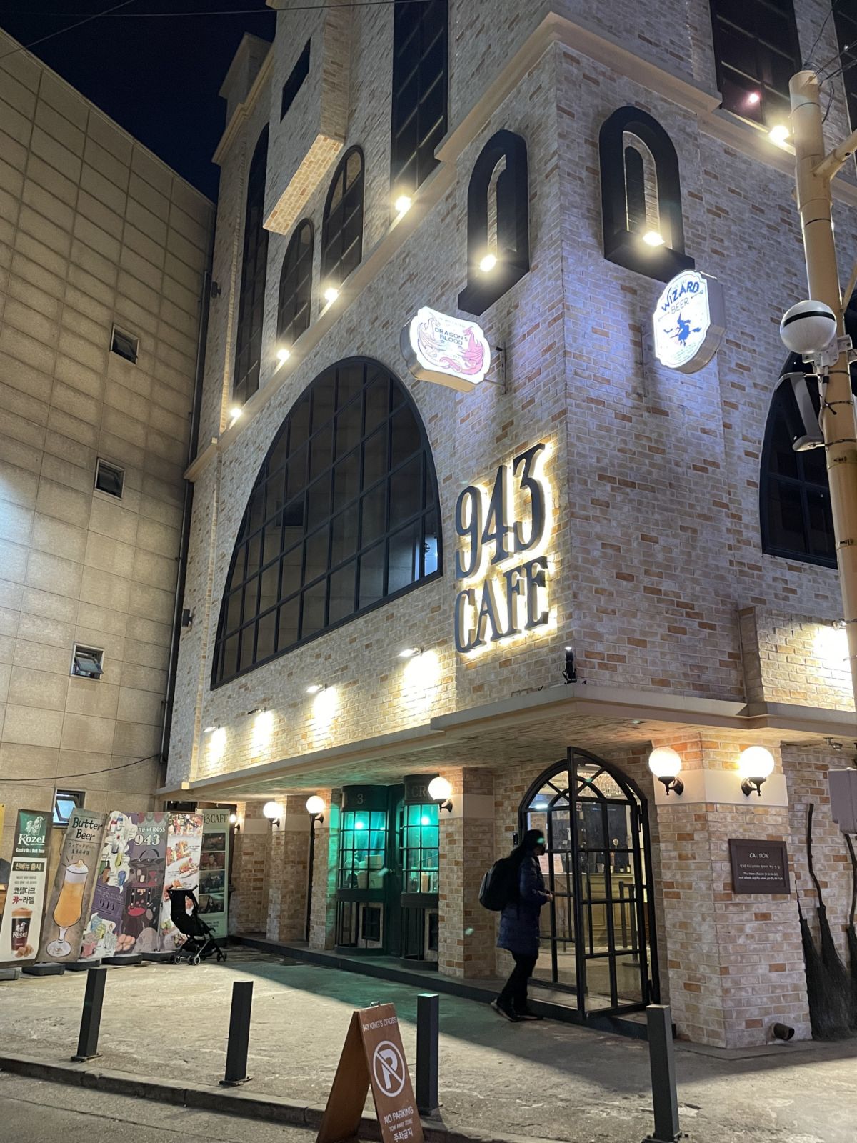 Expect to find high-concept cafés and bars in Hongdae (Photo: Maggie Adan)