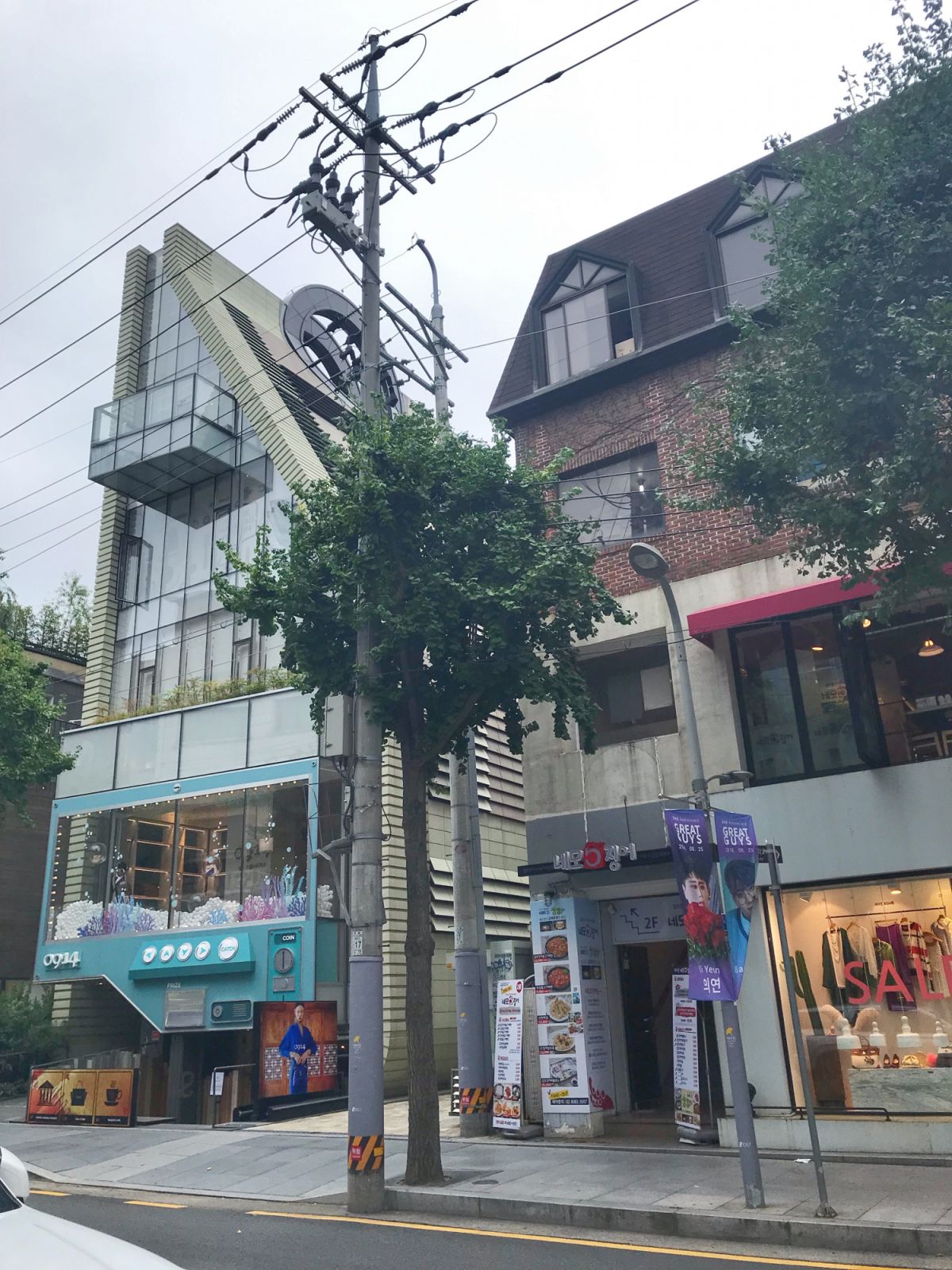 A bag-shaped building on Garosu-gil (Photo: Maggie Adan)