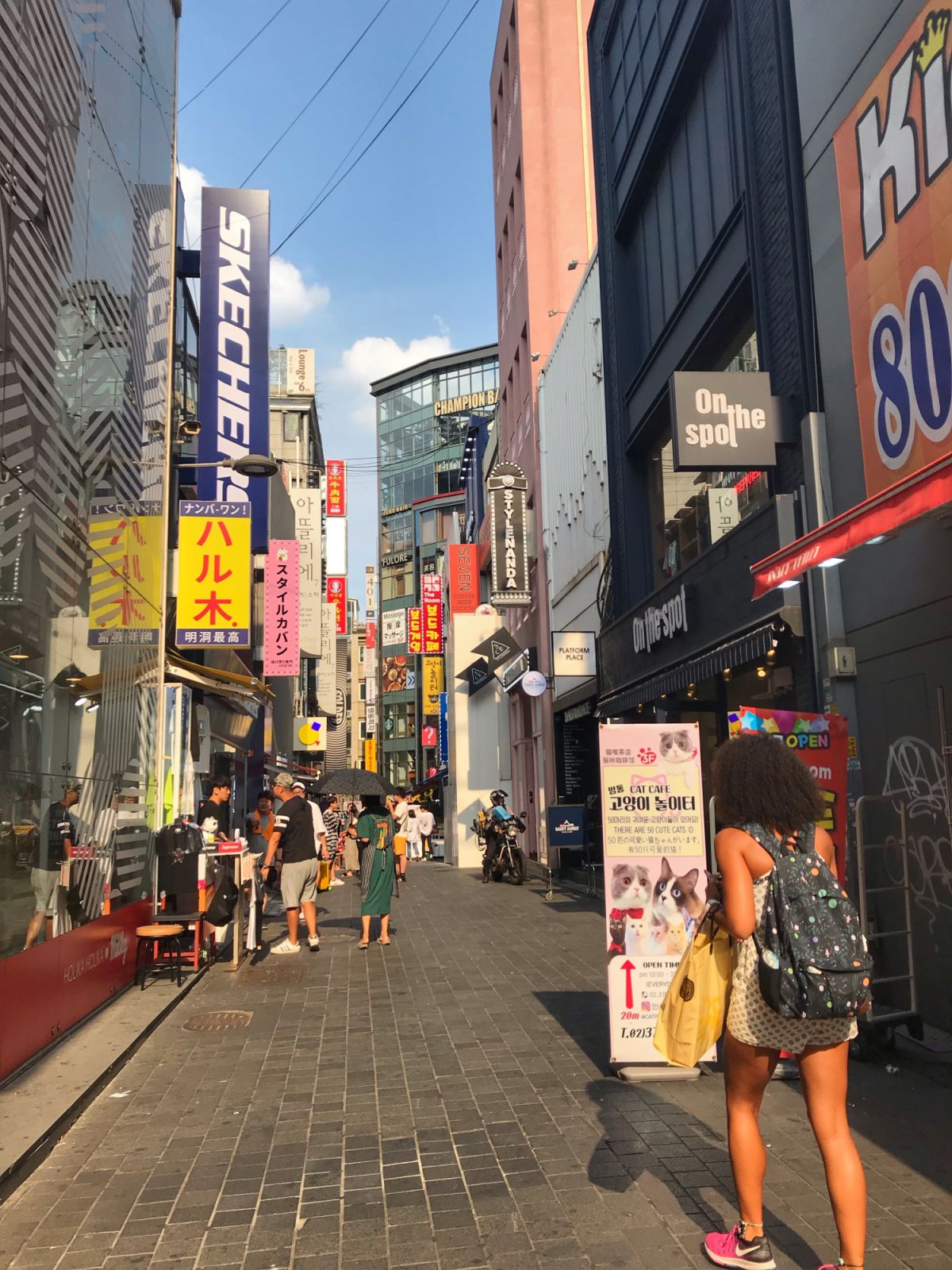The busy alleys of Myeongdeong (Photo: Maggie Adan)