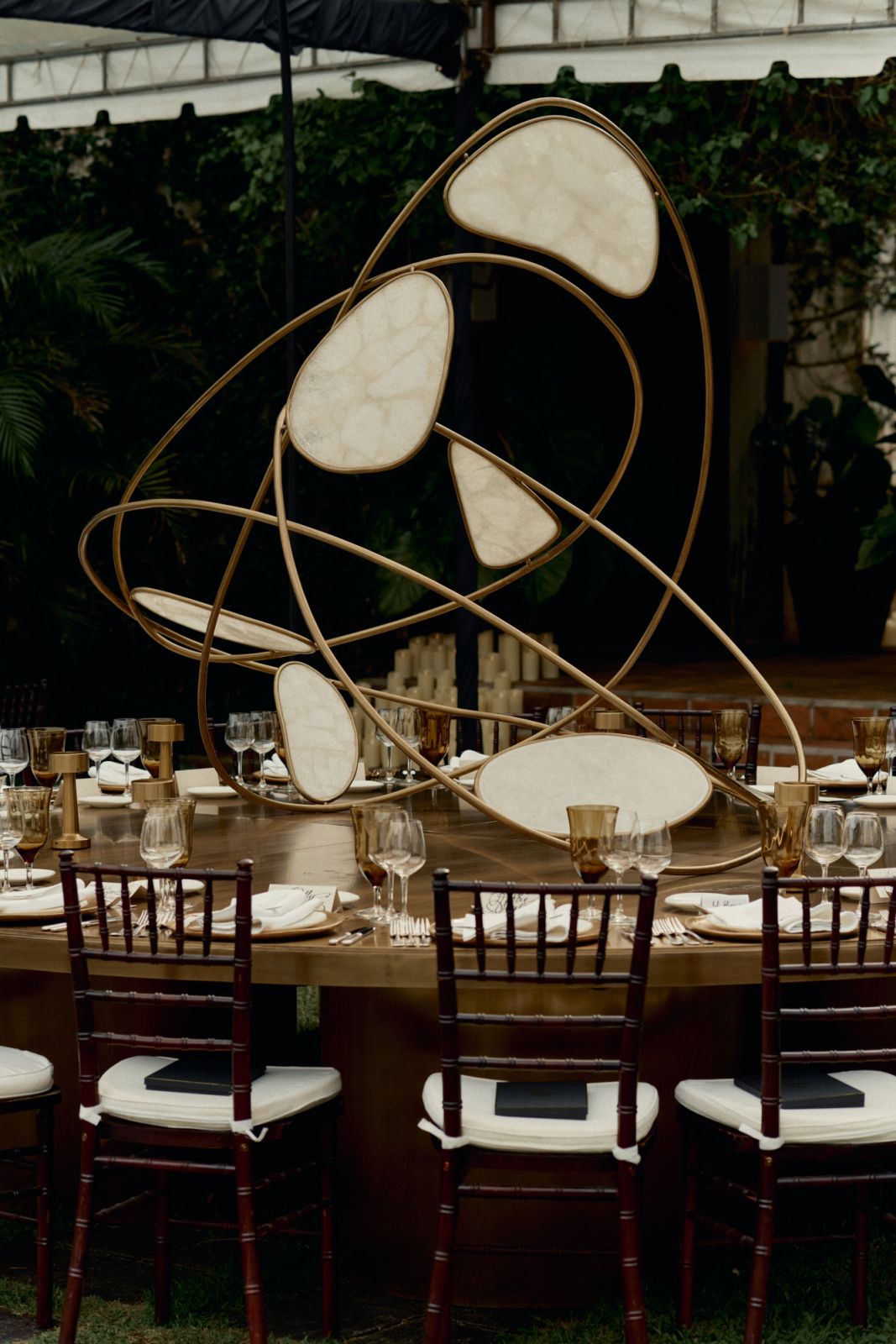 Sculptures replaced flowers in the décor