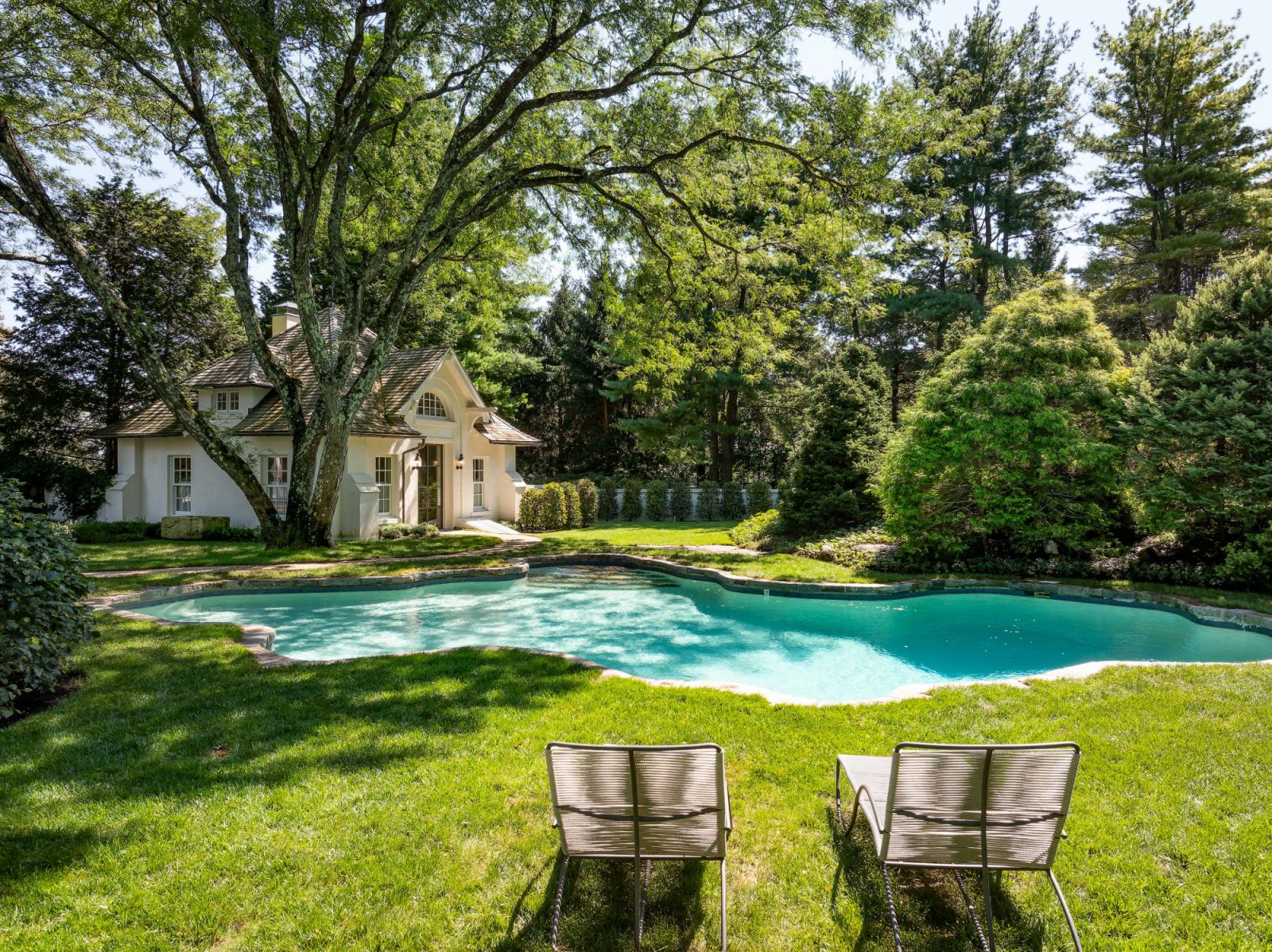The 1920s pool house transformed into an open-plan living and dining space