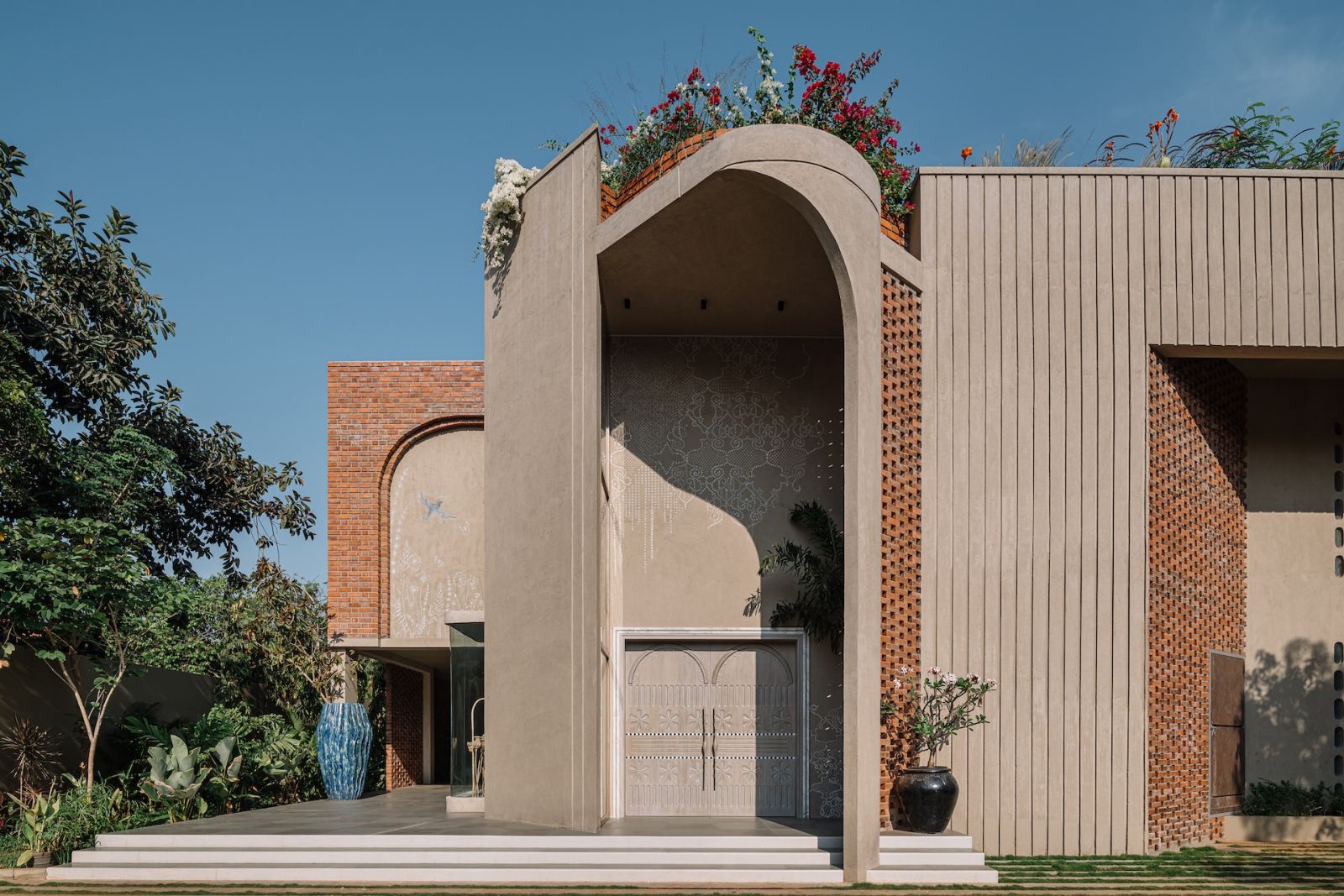 The exterior of Multitude of Sins' recent project "Pennyroyal Tea" in Chennai, India