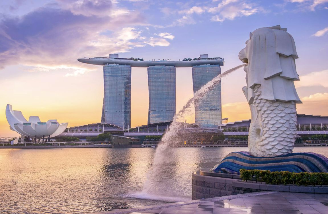 The Merlion and Marina Bay Sands, the landmarks of Singapore (Image: Economic Times)