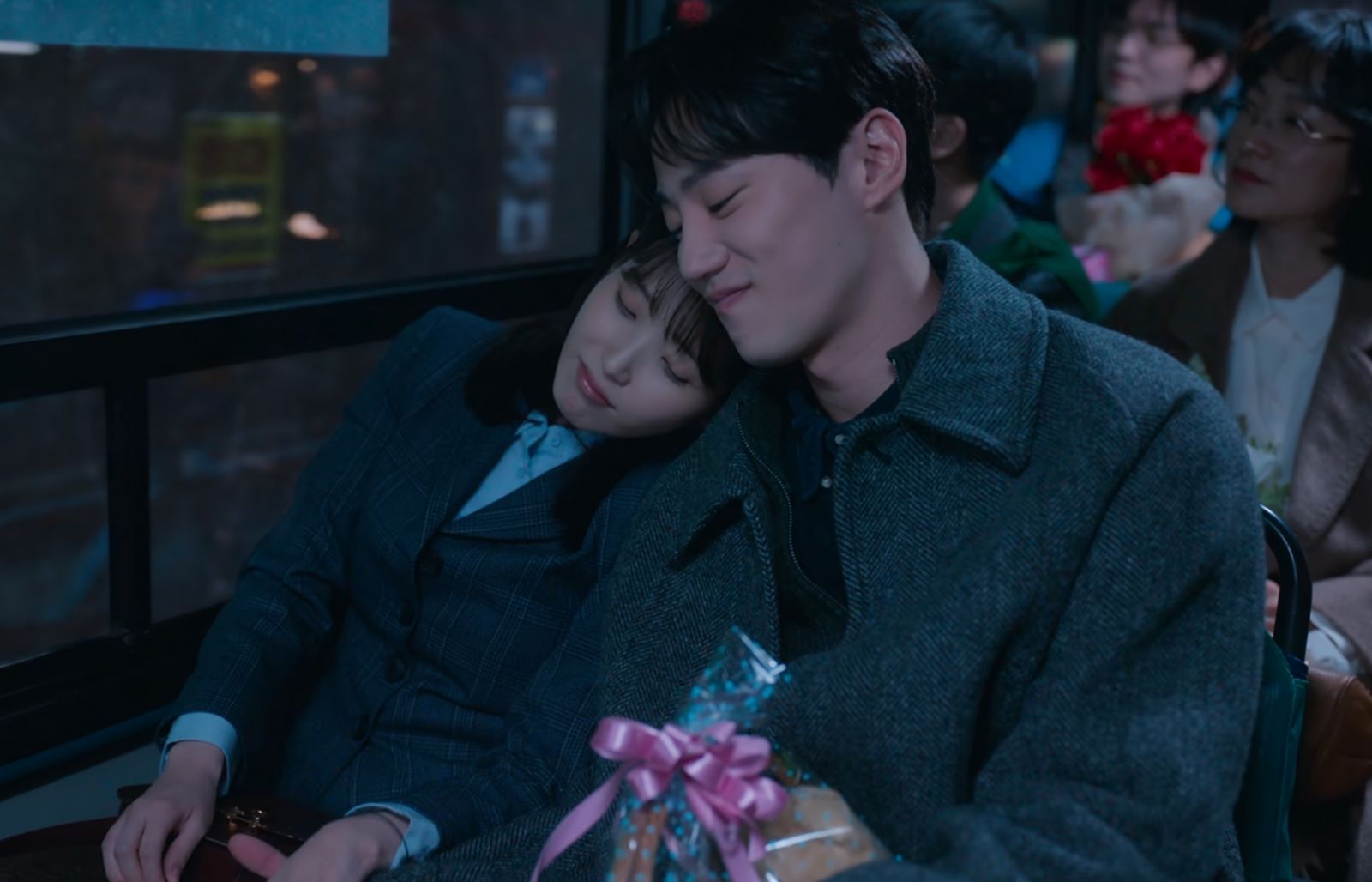 Geum-myeong and Yeong-beom in happier times (Photo: screencap from ‘When Life Gives You Tangerines,’ Netflix)