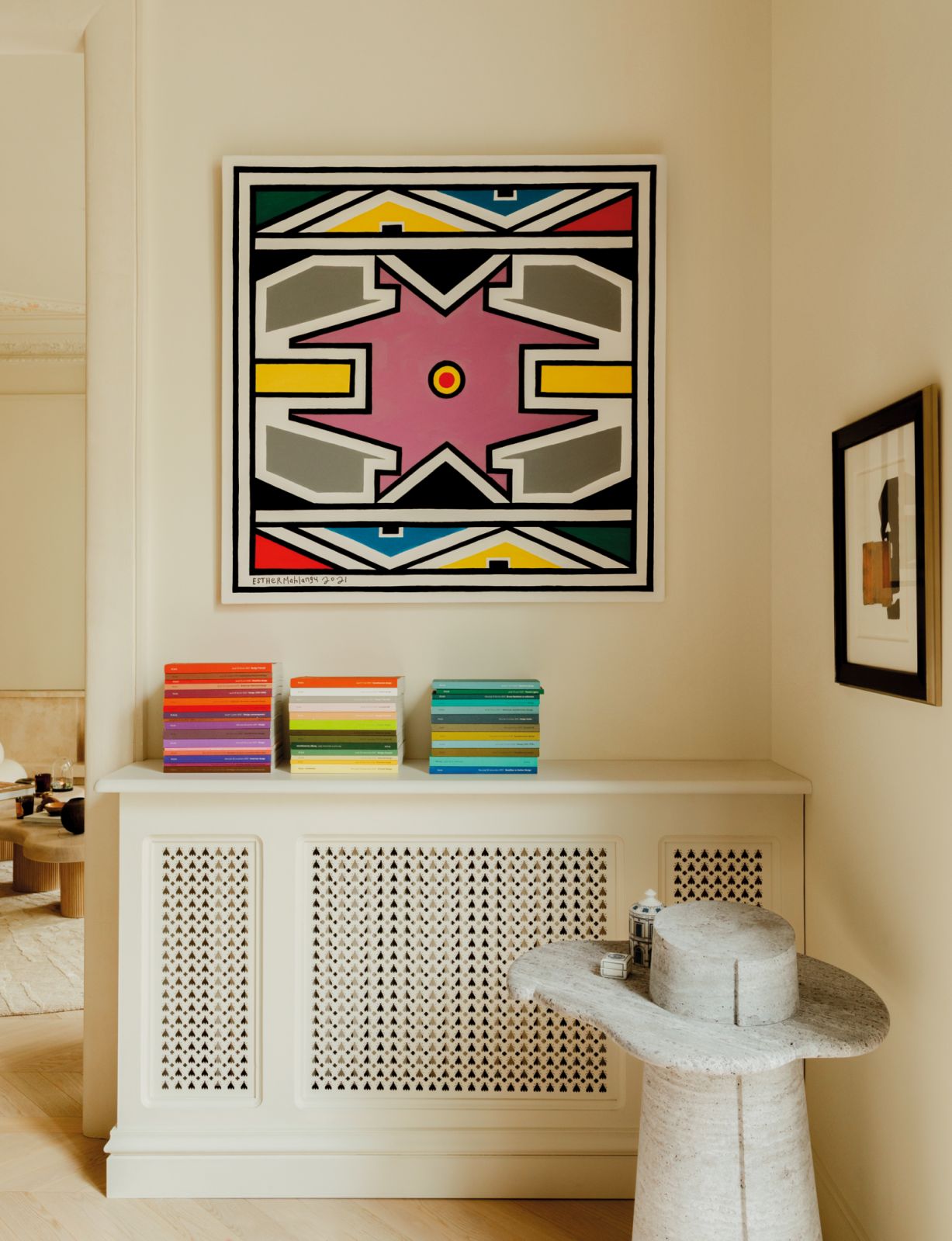 The soothing neutral palette is the ideal backdrop against which to highlight the lively design pieces and artworks
