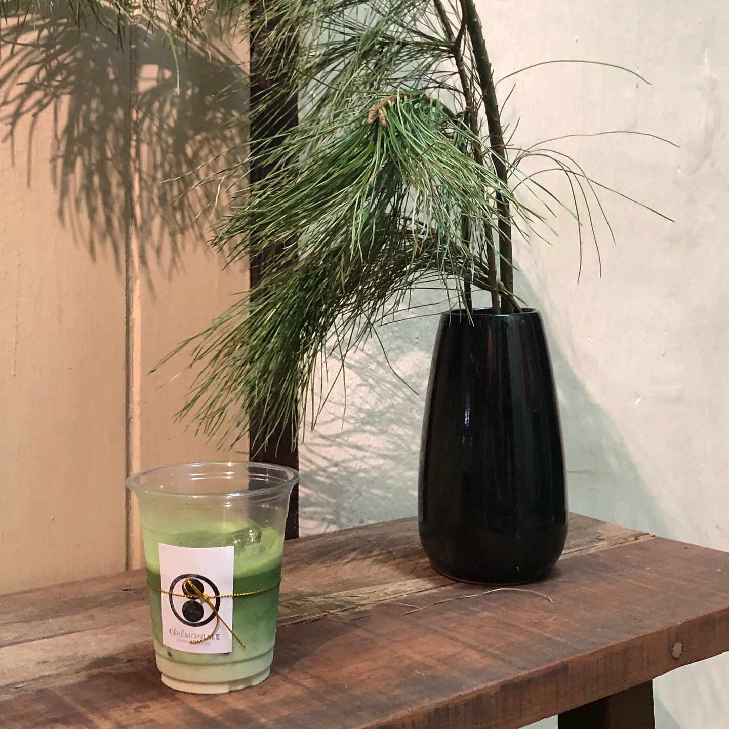มัทฉะลาเต้เกรด ceremoniale จาก Cérémoniale Matcha Atelier คาเฟ่มัทฉะสเปเชียลตี้ในย่านทรงวาด (ภาพ: instagram: @ceremoniale.matcha)