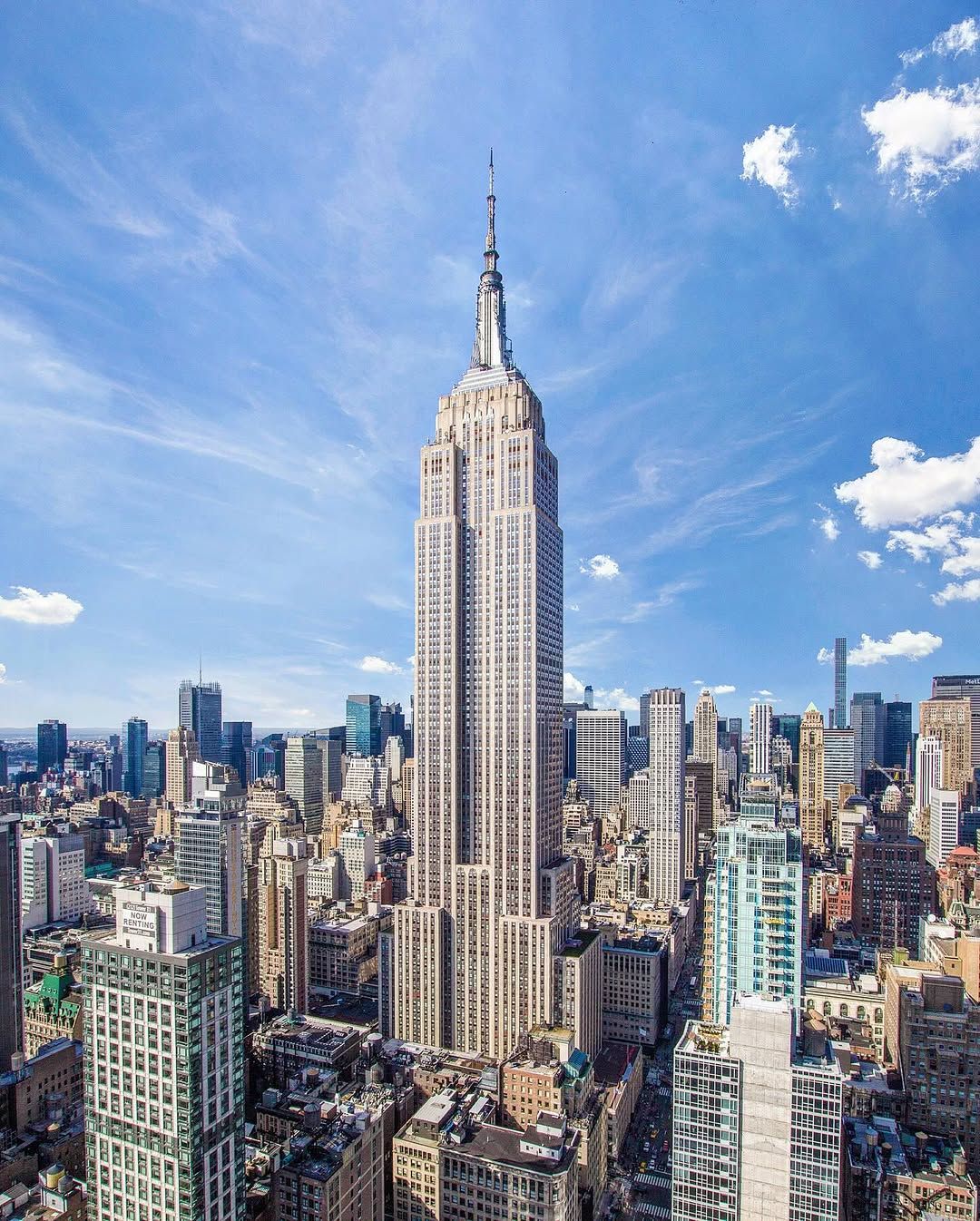 The sleek, vertical elegance stepped façade, designed by Shreve, Lamb & Harmon (Photo: Instagram / @empirestatebldg)