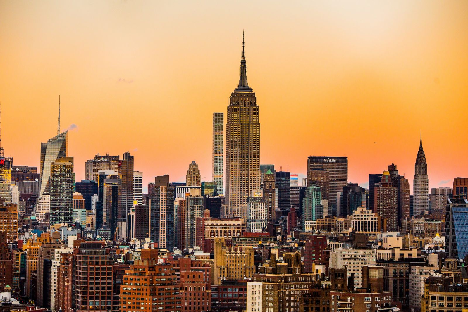 The majestic Empire State Building above the Manhattan skyline (Photo: WikiCommons)