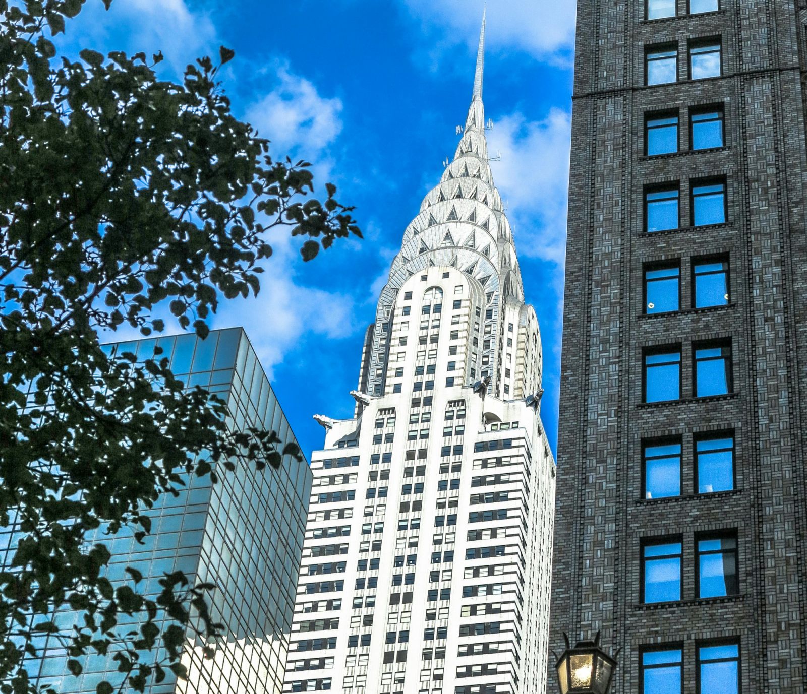 The Chrysler Building in New York City, designed by William Van Alen, represents the pinnacle of Art Deco skyscraper (Photo: Pexels)