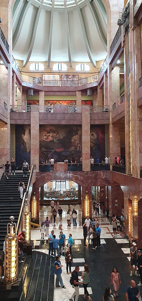The Art Deco murals by Diego Rivera (Photo: WikiCommons)