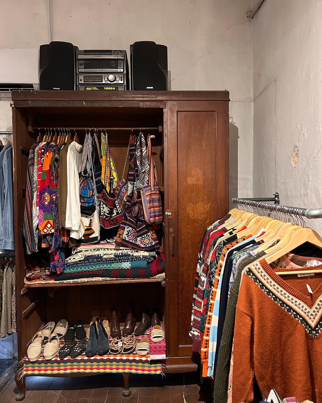 vintage shopping in jb