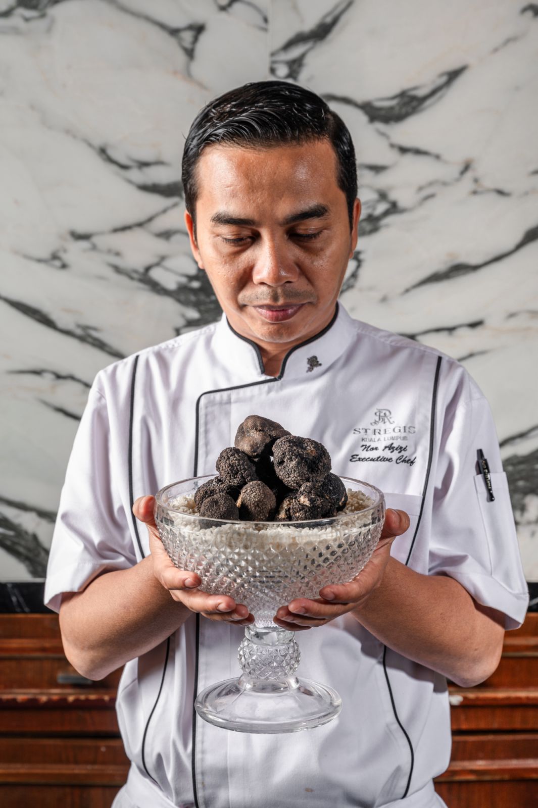 Chef Azizi ready to serve his guests (Photo: St. Regis KL)