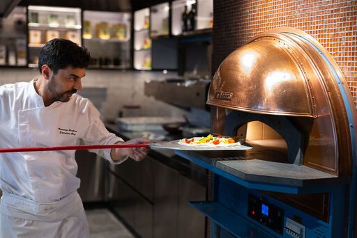Chef Enzo working his magic (Photo: IL Forno)