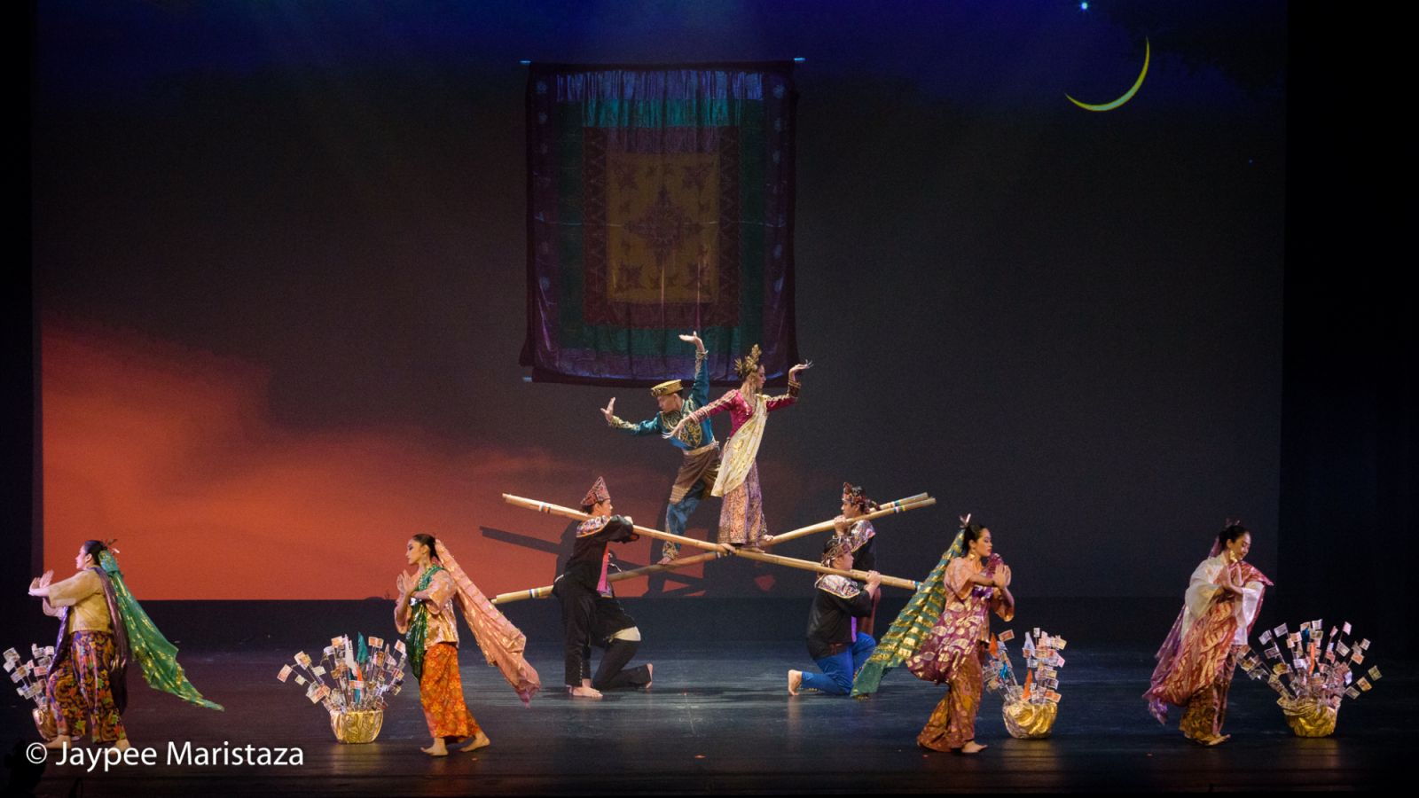 Folk dance - Ramon Obusan (Photo: Jaypee Maristaza)