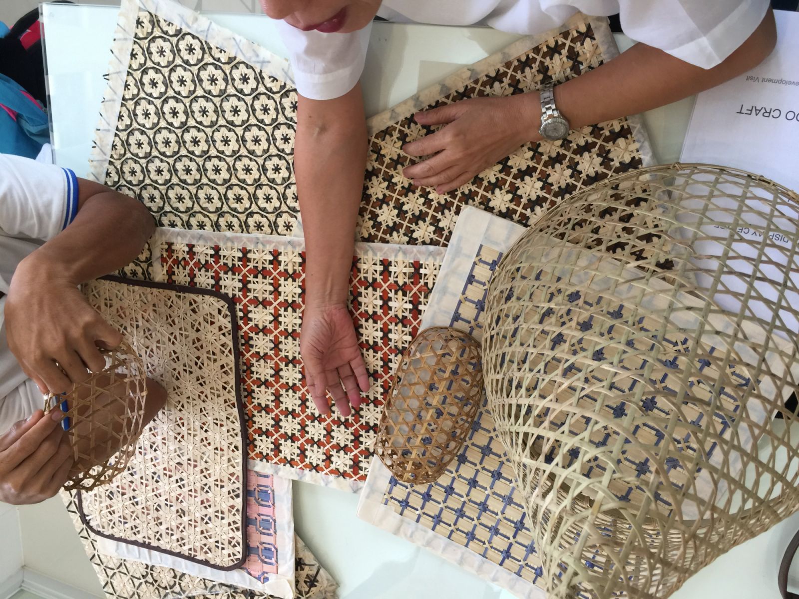 Working with the habloneras to document their unique weaving styles