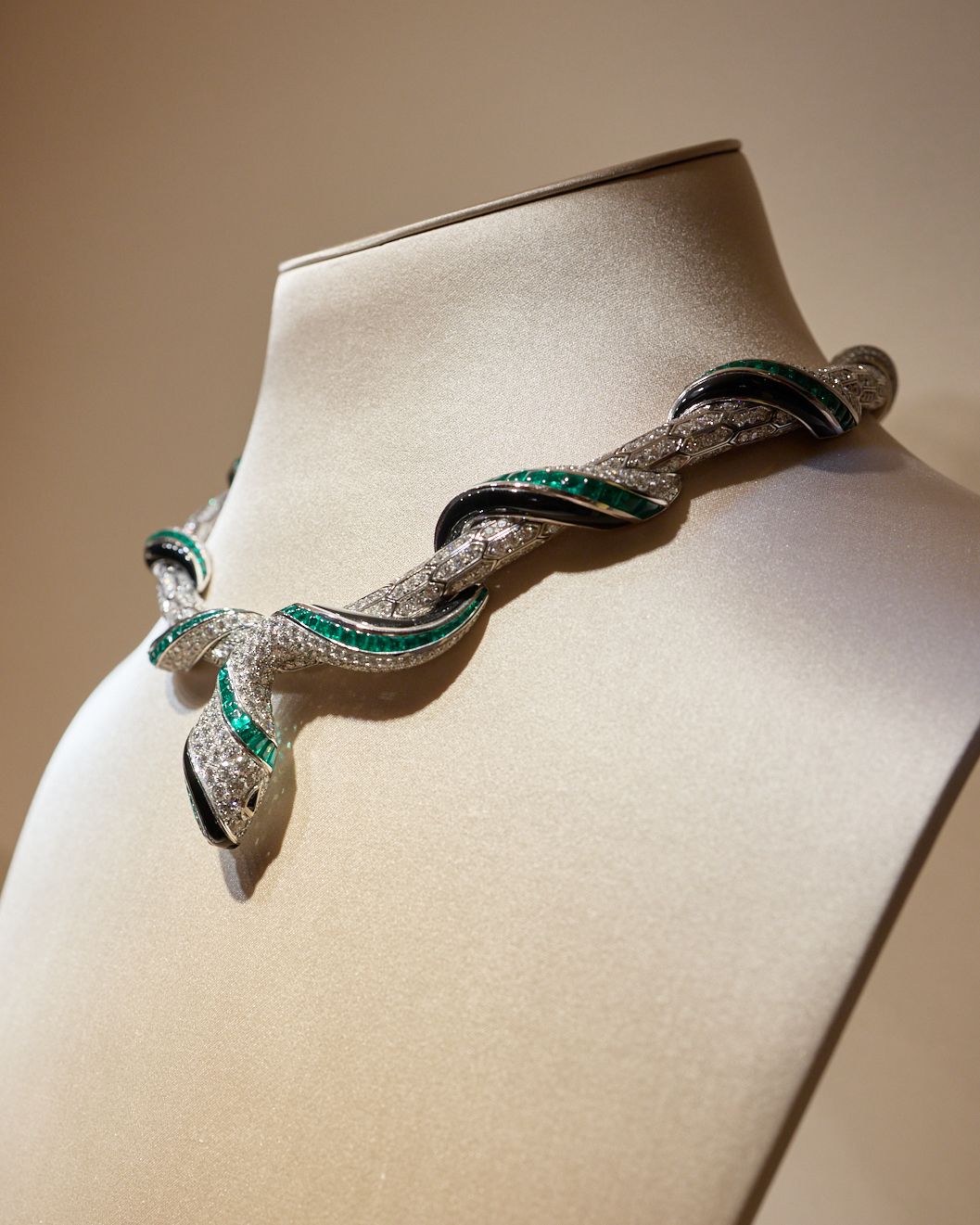 สร้อยคอ The Serpenti Immortal Maiden จาก Bvlgari Aeterna High Jewelry Collection