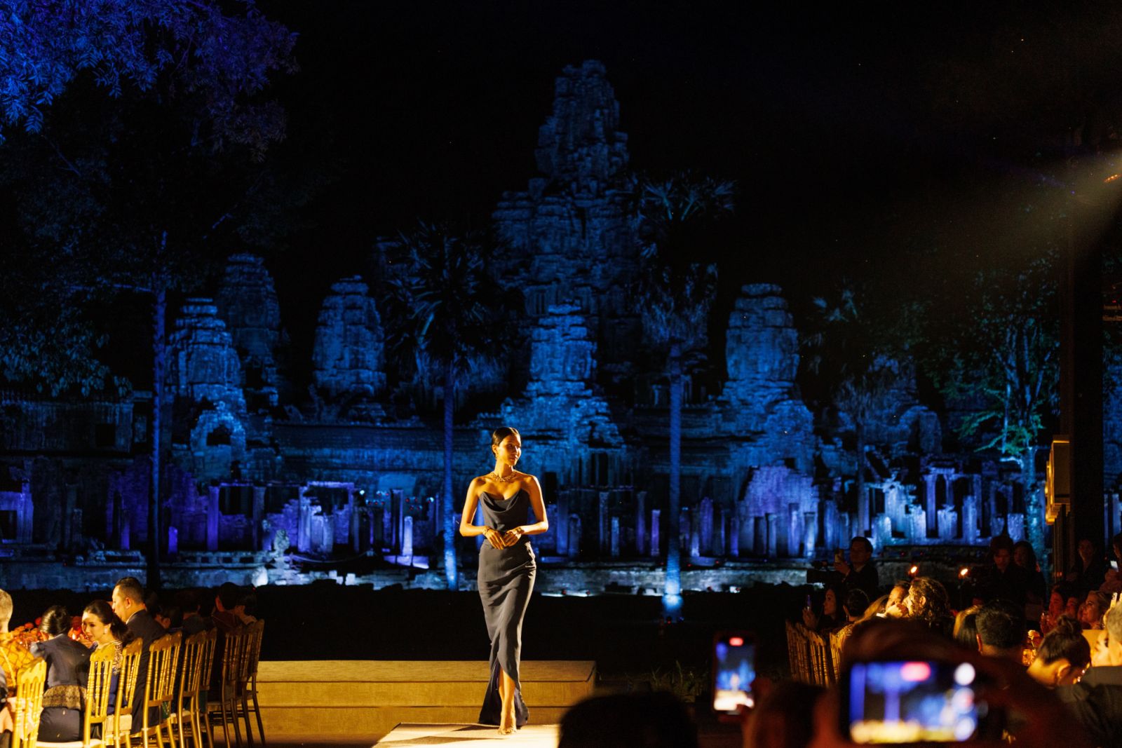 ความอลังการของงาน Bvlgari Aeterna ซึ่งจัดขึ้นที่บริเวณ
ปราสาทบายน เมืองเสียมเรียบ ประเทศกัมพูชา