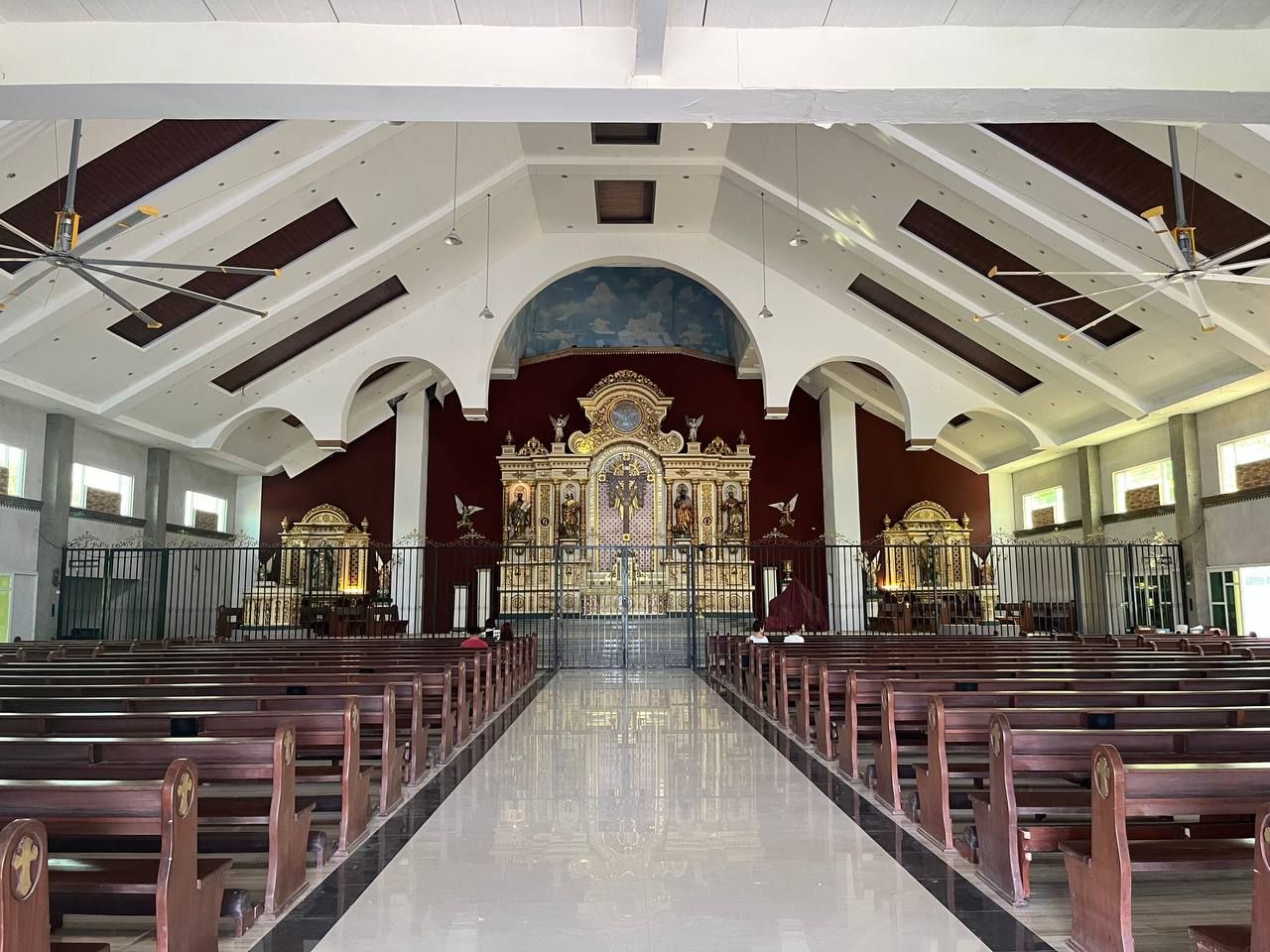 Inside the main church of Monasterio de Tarlac (Photo: Gabriel Bohol)
