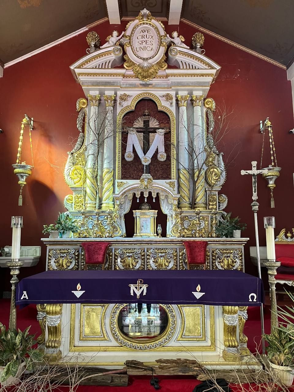 The tabernacle housing the shard of the True Cross relic (Photo: Gabriel Bohol)