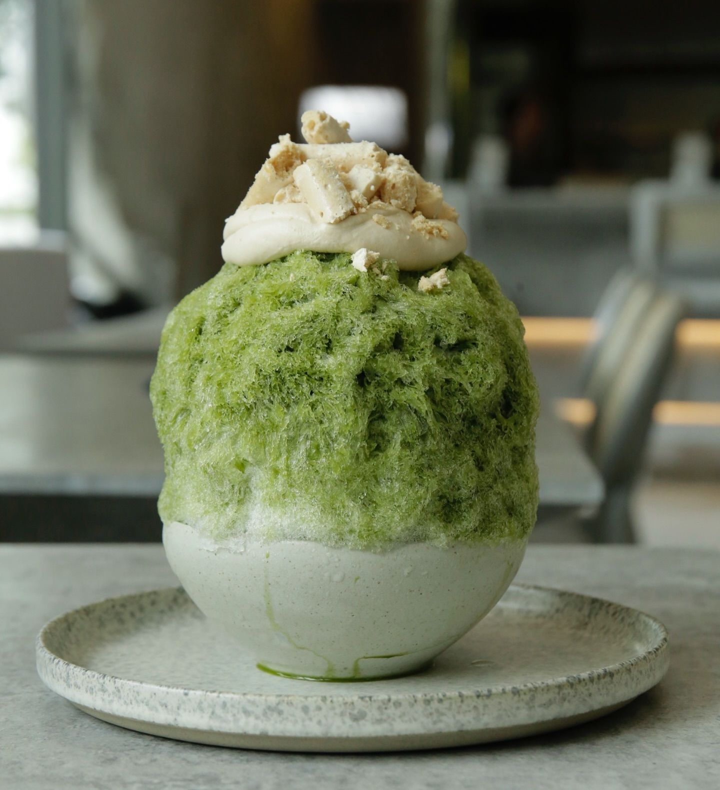Matcha & Meringue Kakigori ที่ใช้มัตฉะจากอูจิ เบลนด์กับเมอแรงก์เบาๆ และถั่วแดงญี่ปุ่นเนื้อแน่นจากร้าน Oyatsu no Jikan (ภาพ: Facebook.com / Oyatsu no Jikan)