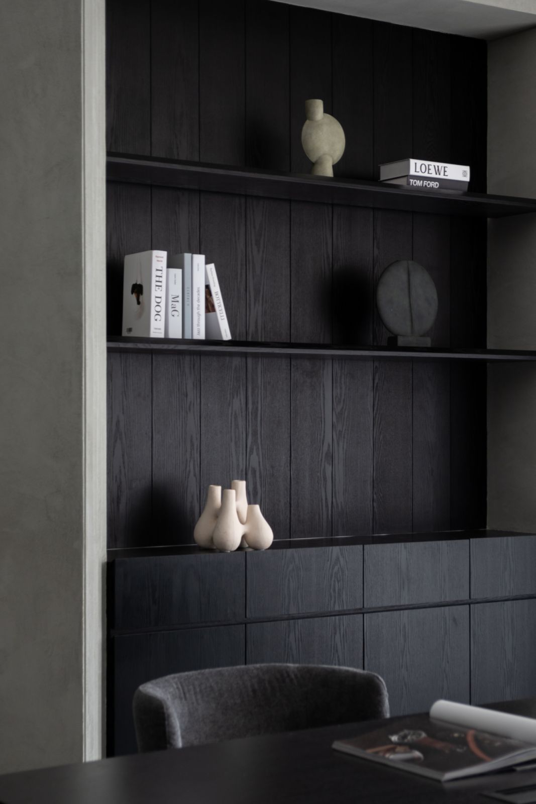 The book cabinet in the living area exemplifies Oryza’s approach to functional elements as design opportunities