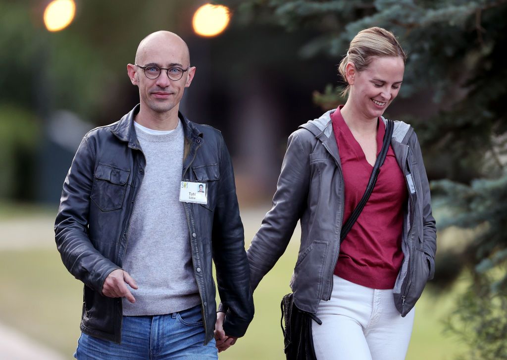 Tobi Lutke (left), co-founder and CEO of Shopify, and his wife Fiona McKean at the Allen & Company Sun Valley Conference in 2023 (Photo: Kevin Dietsch/Getty Images)