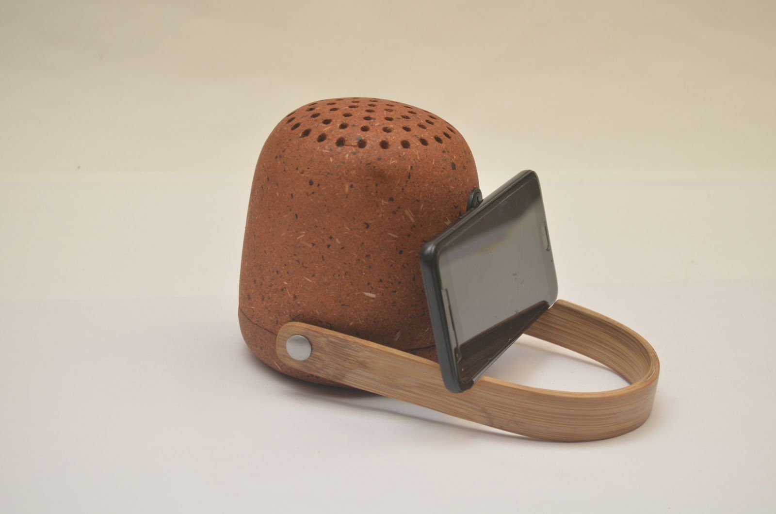 Cowka’s innovative Cow Dung speaker