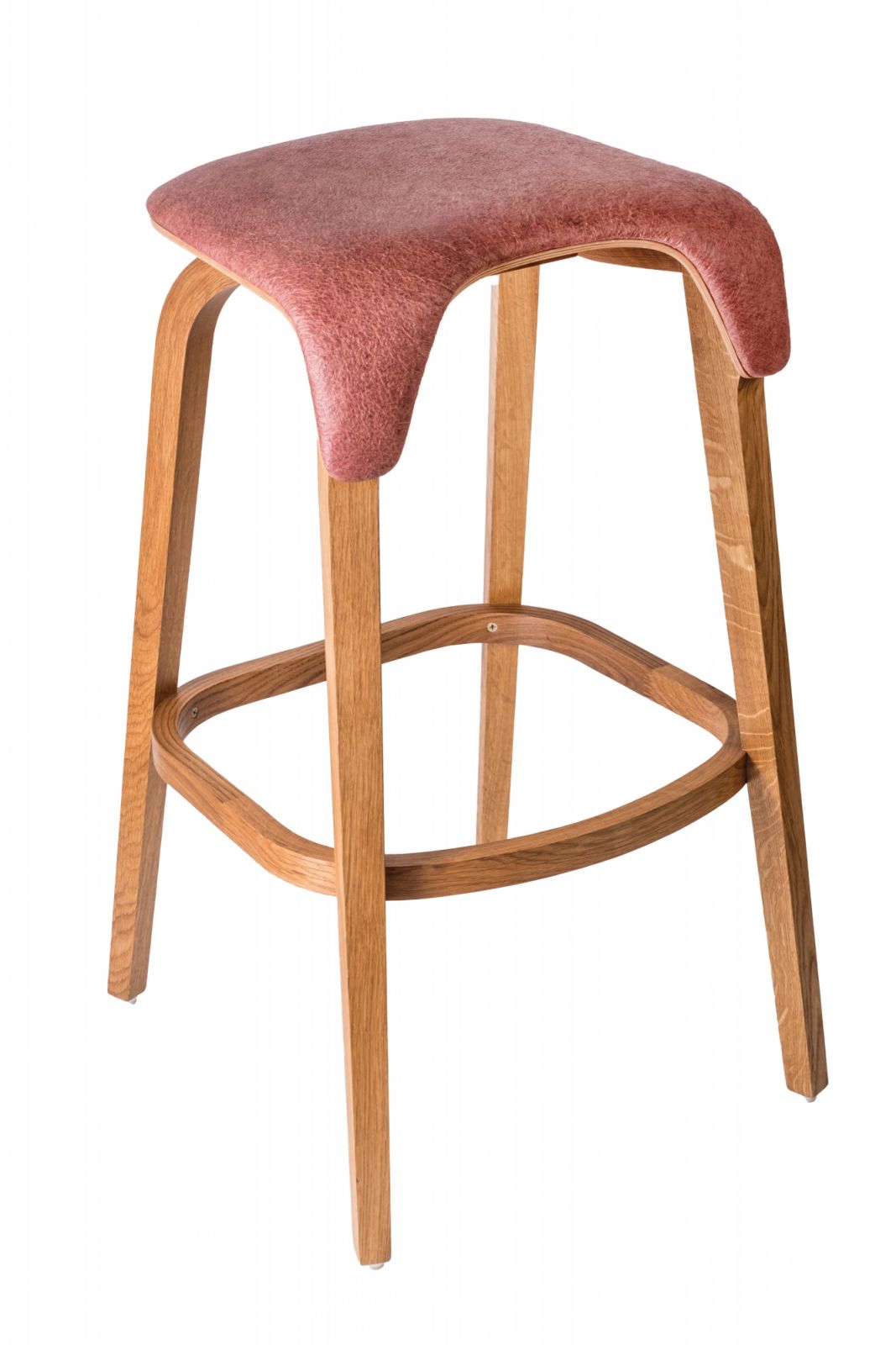 A stool resulting from a tie-up between Malai and Ton, a Czech manufacturer of bentwood furniture