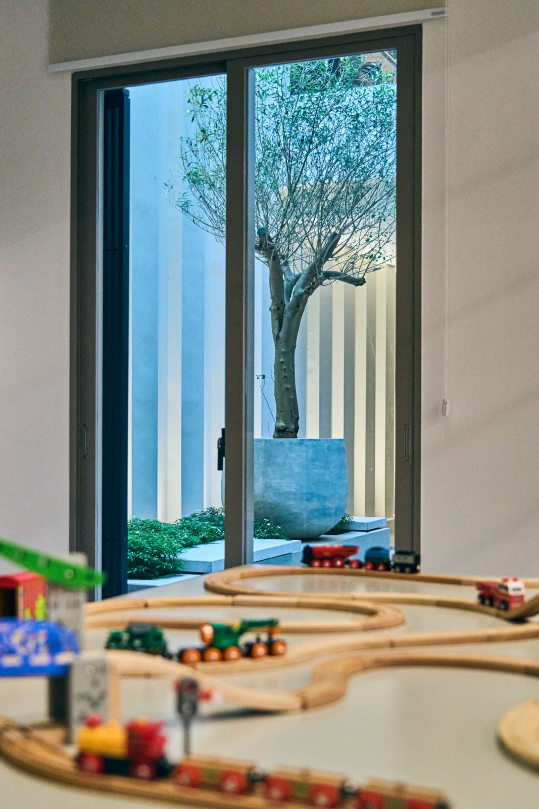 The townhouse’s playroom faces the courtyard