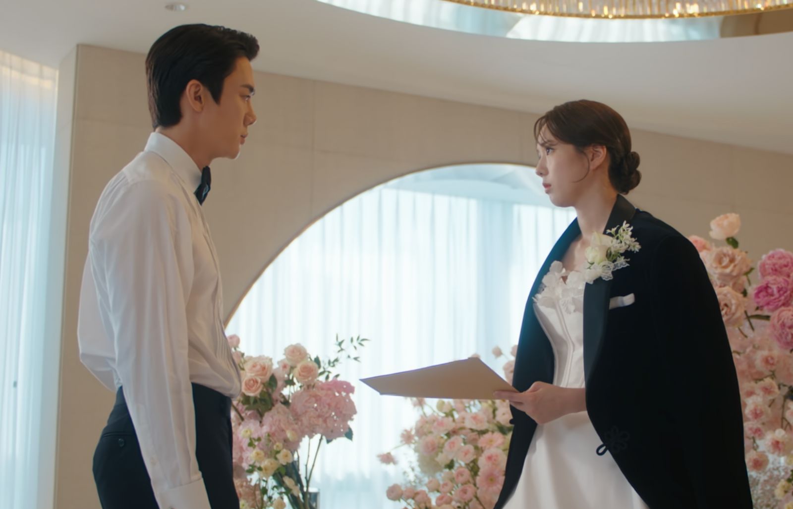 Not your usual contract-marriage trope (Photo: screencap from ‘When the Phone Rings,’ Netflix)