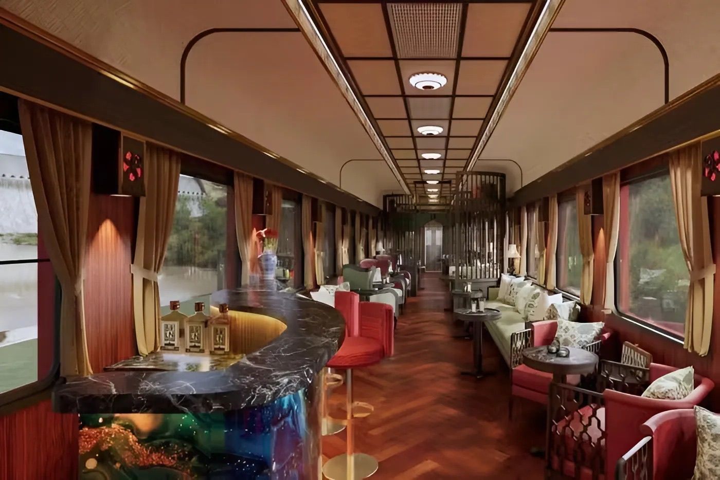 The "Red Flamboyant" train, linking Hanoi and Hai Phong, features a design that blends luxury with nostalgia. (Photo: Hai Phong Department of Culture, Sports and Tourism)