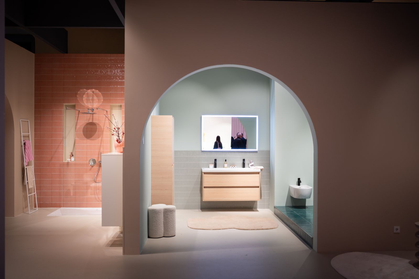 Bathroom designs with textures, functionality, and timeless aesthetics that have proven their worth over time