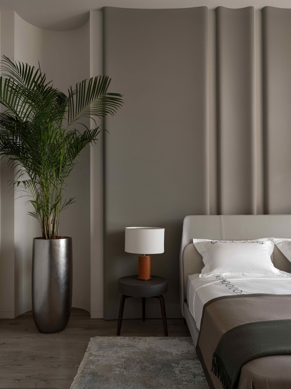 Gypsum panels bring about an airy ambiance to the bedroom